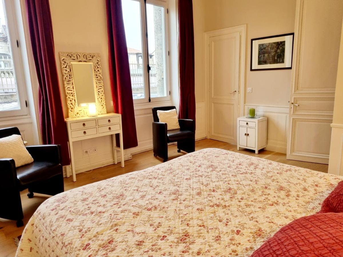 Face A L'Hotel De Ville Grand Et Lumineux Appartement Angoulême Dış mekan fotoğraf