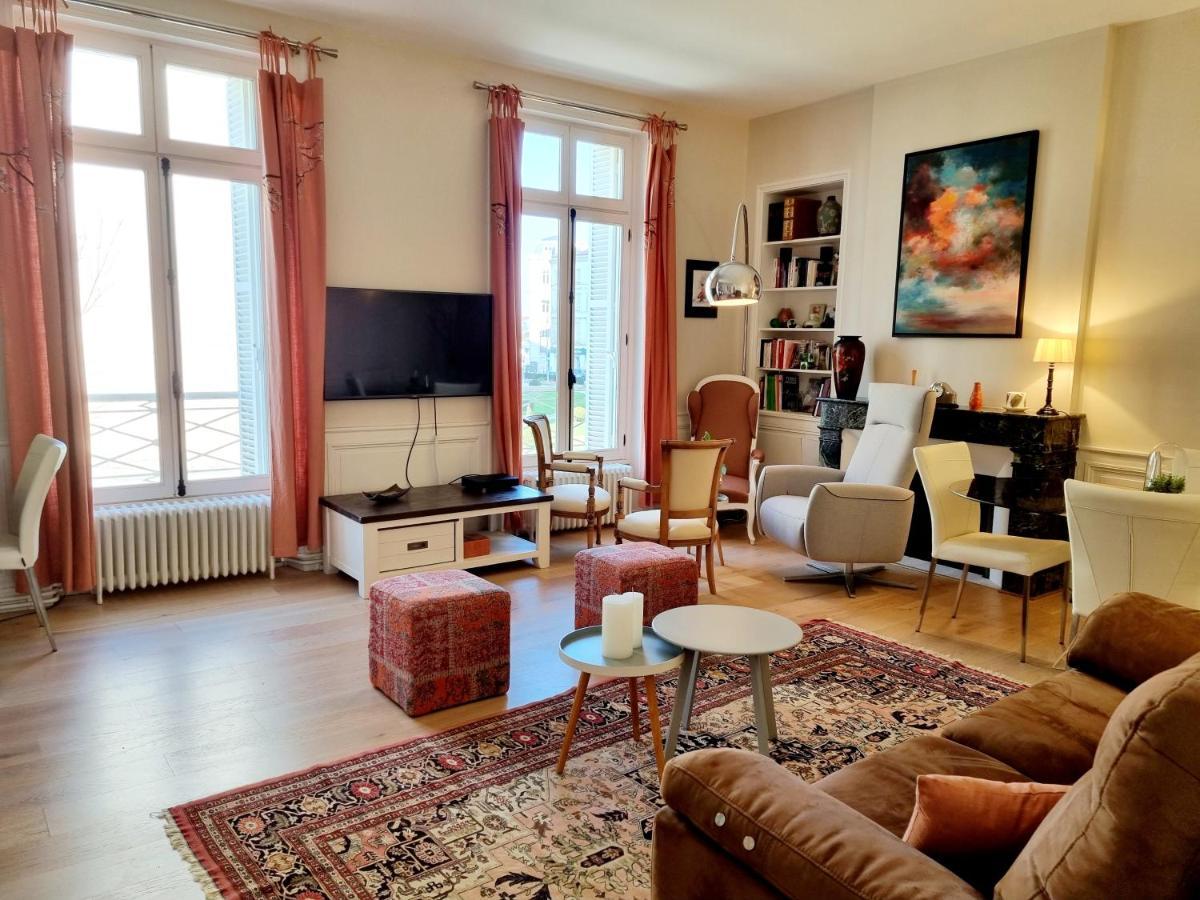 Face A L'Hotel De Ville Grand Et Lumineux Appartement Angoulême Dış mekan fotoğraf